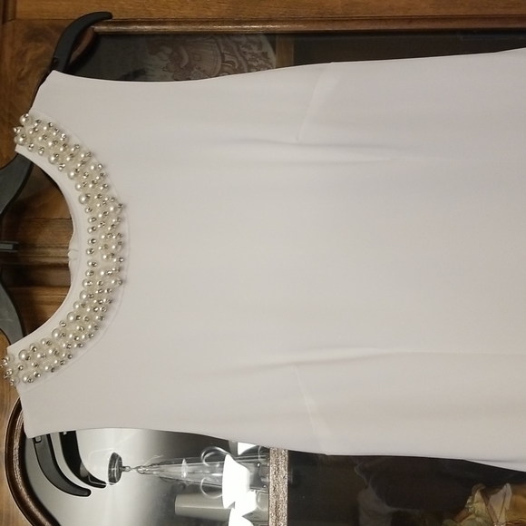 Beautiful white Joseph Ribkoff Dress - Picture 5 of 14